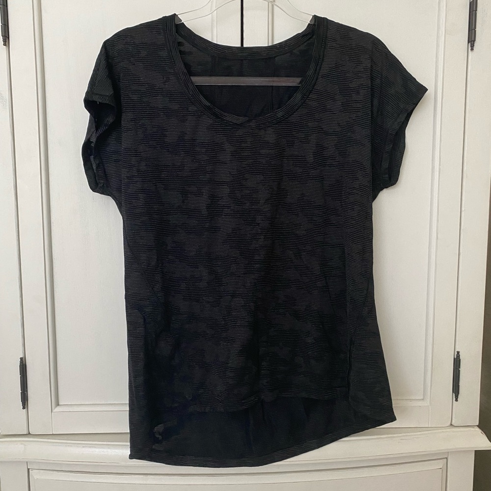 Lululemon camo athletic top